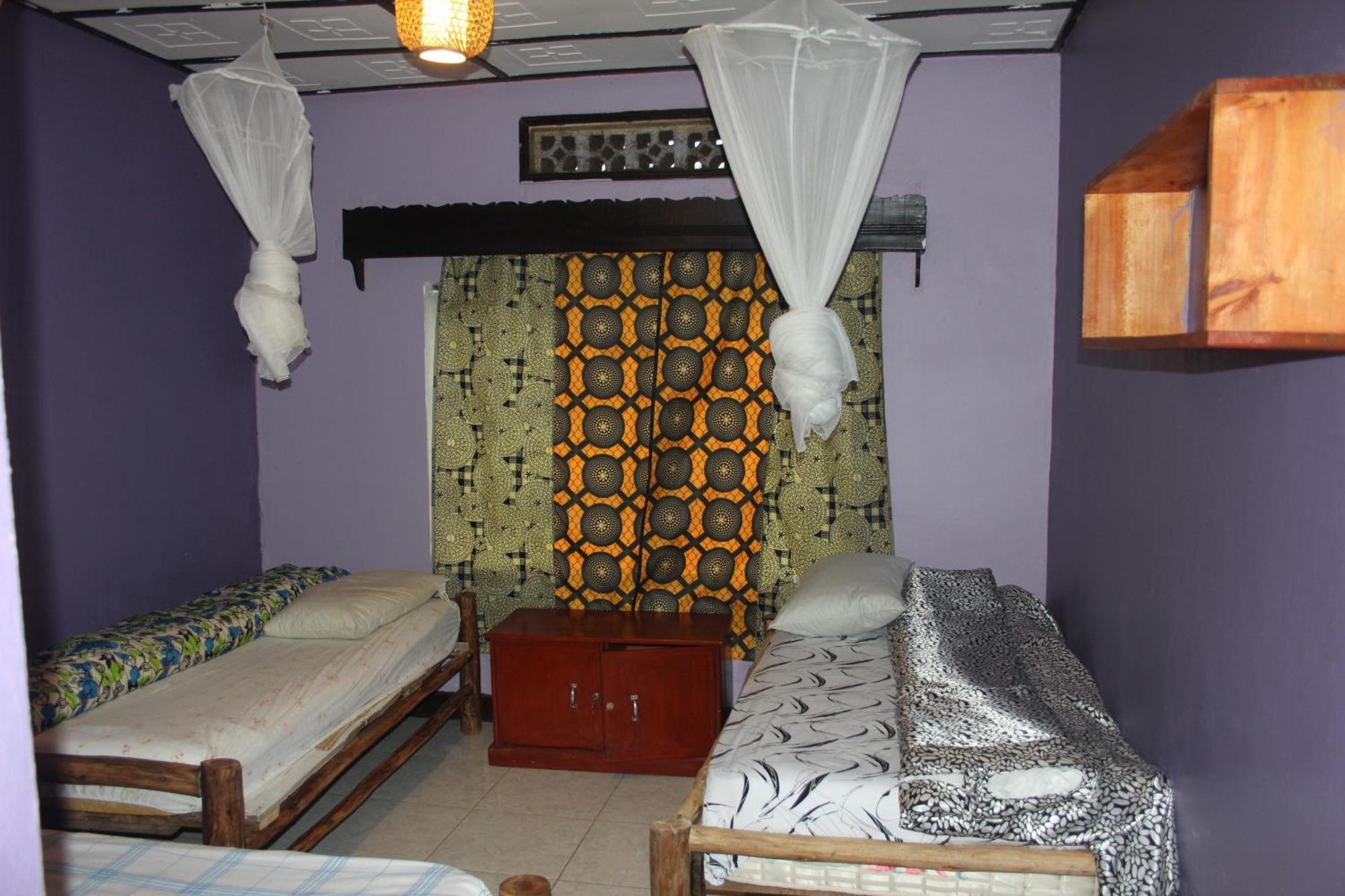 Amahoro Guest House Рухенгери Екстериор снимка